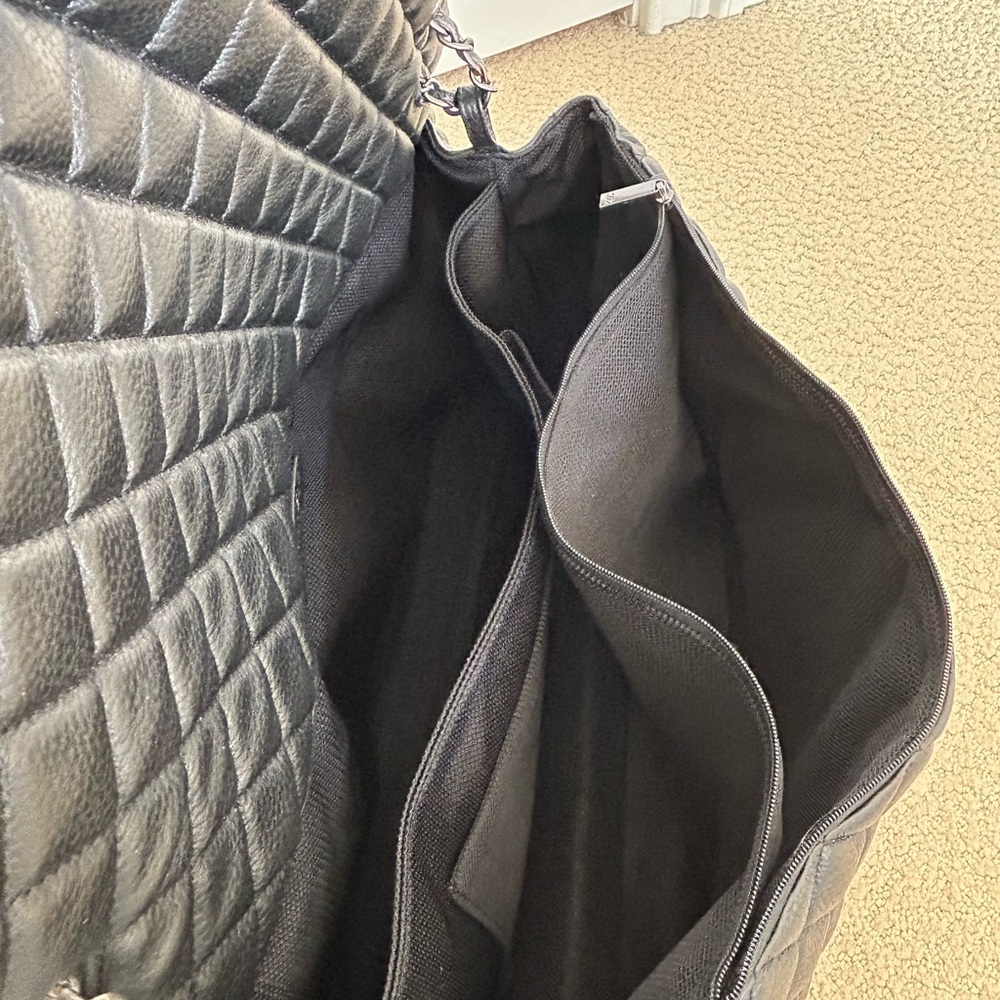 Black Quilted Shoulder Bag - Picture 5 of 6